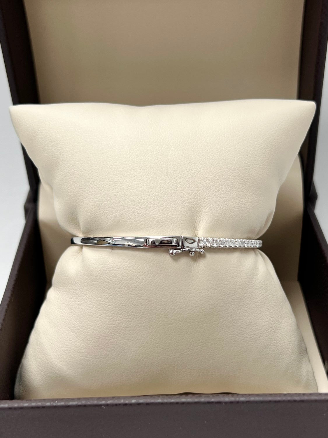 Classic 14K White GOld Diamond Bangle