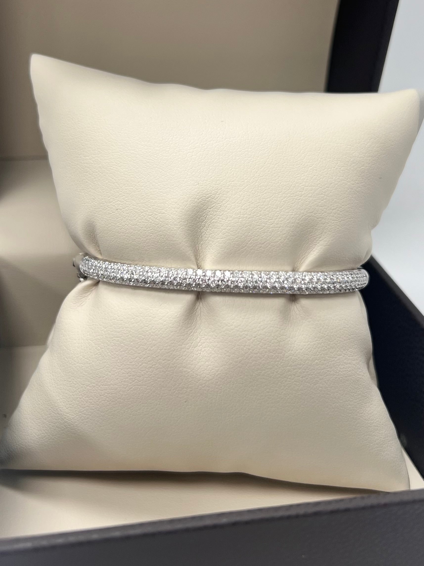 18KW Diamond Bangle