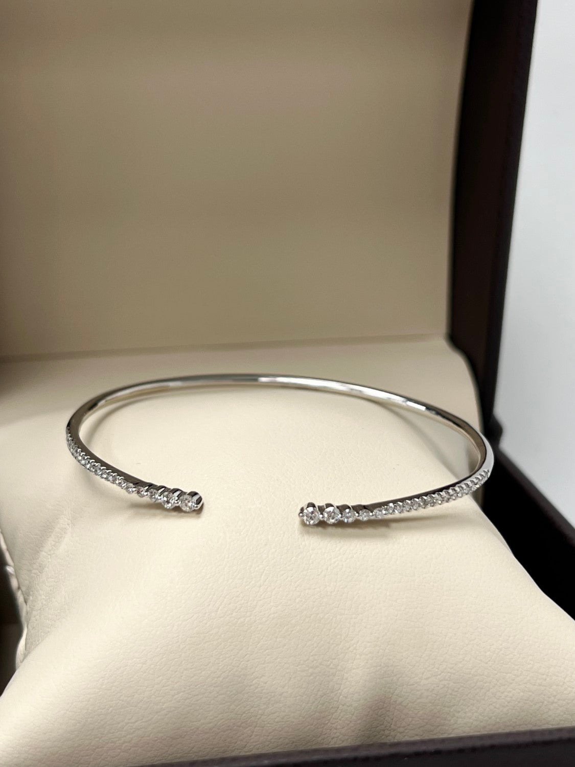 18KW Diamond Bangle