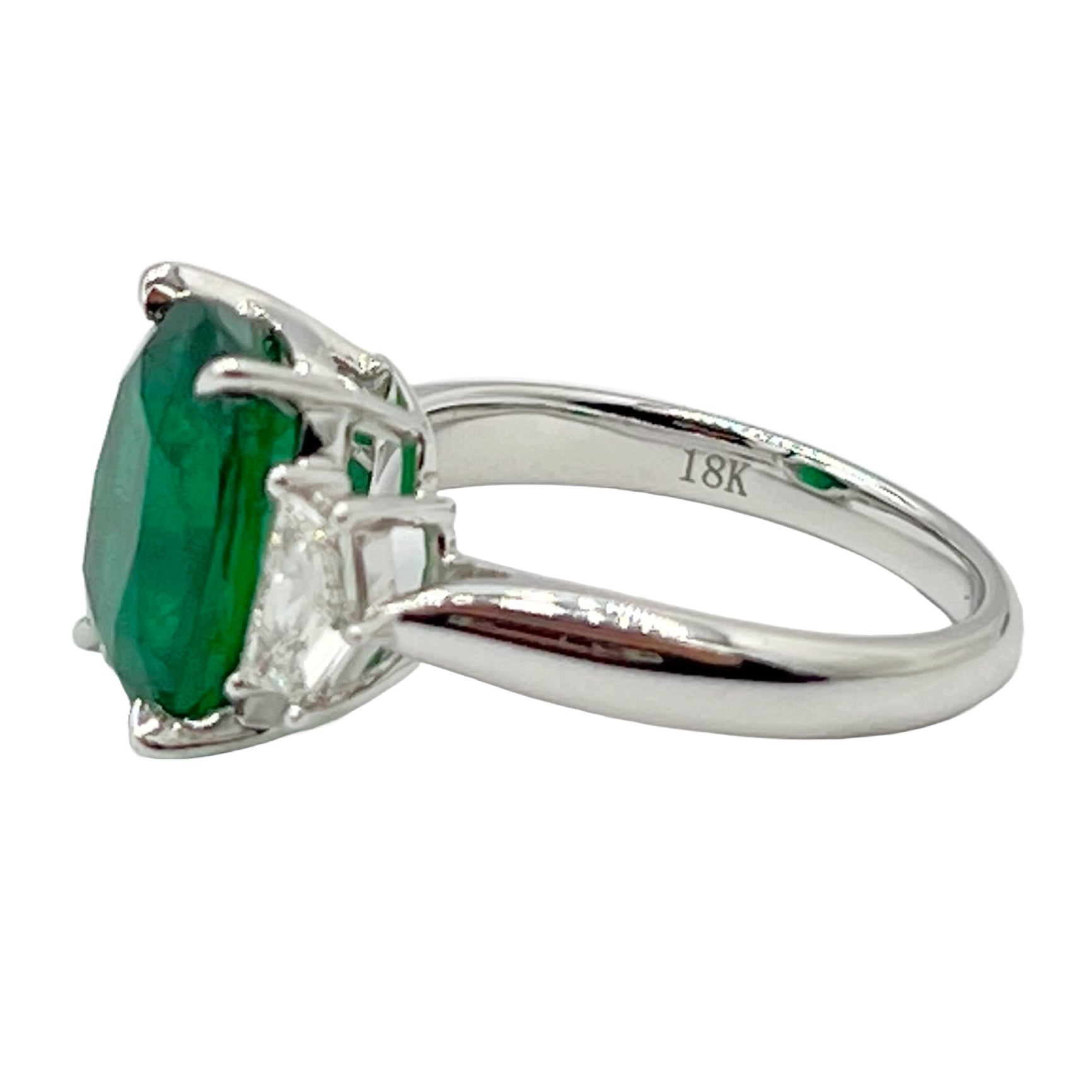 Ring 18KW/4.7G 1EMER-4.56CT 2EPIL-0.60CT