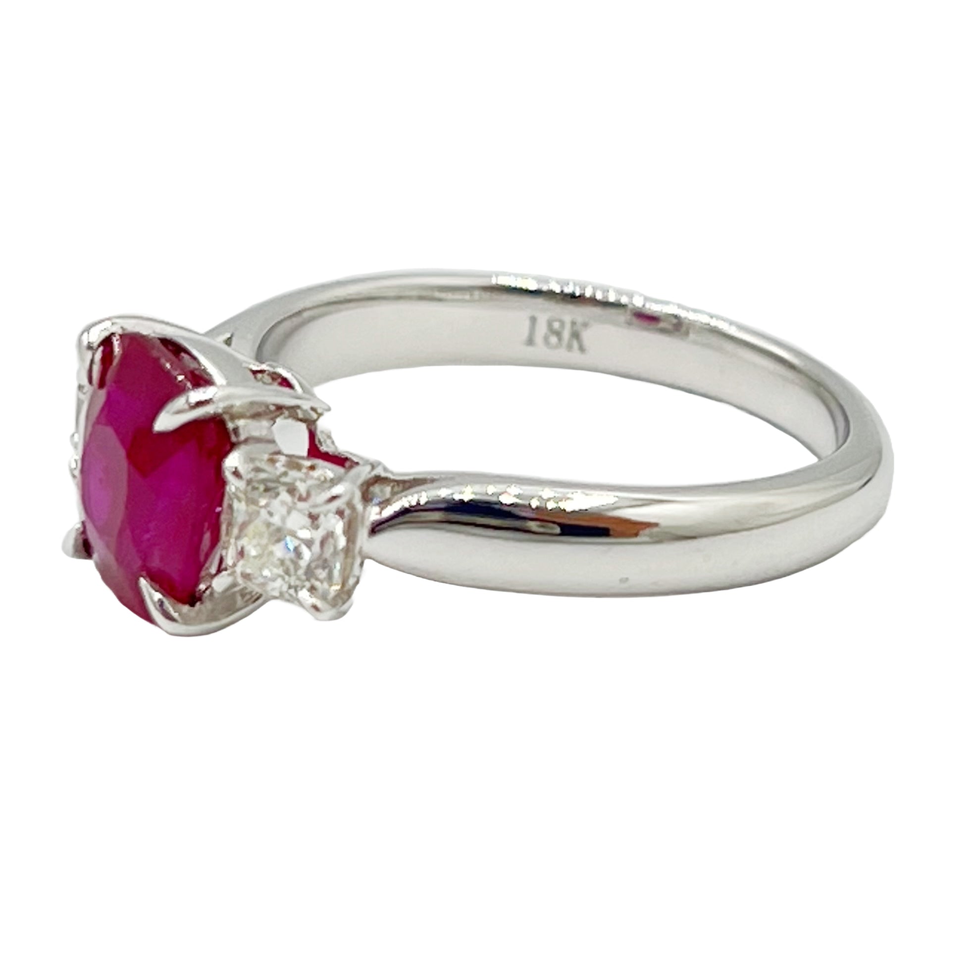 Ring 18KW/3.9G 1RUBY-1.92CT 2CUSH-0.62CT