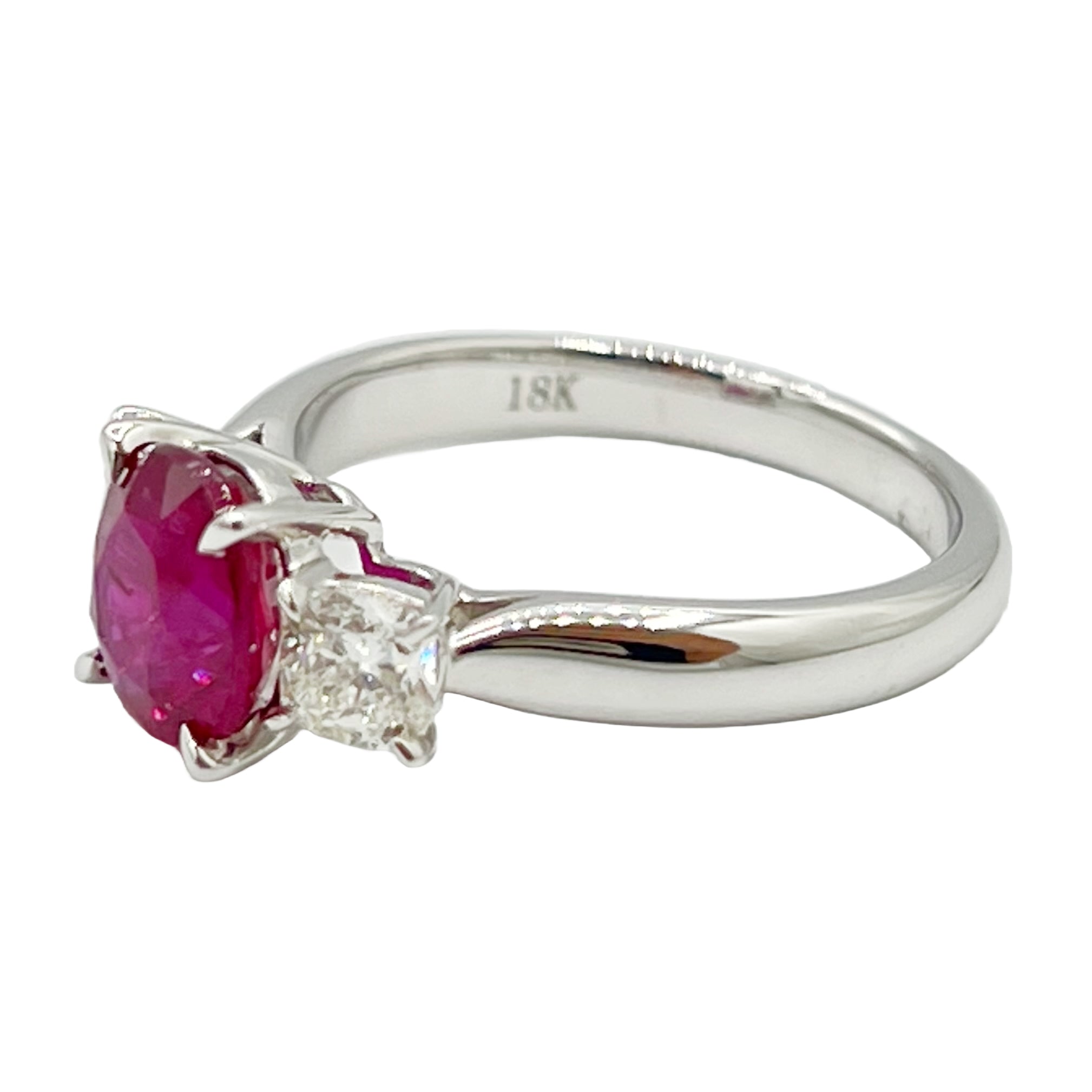 Ring 18KW/3.9G RUBY-1.92CT 2CUSH-0.64CT