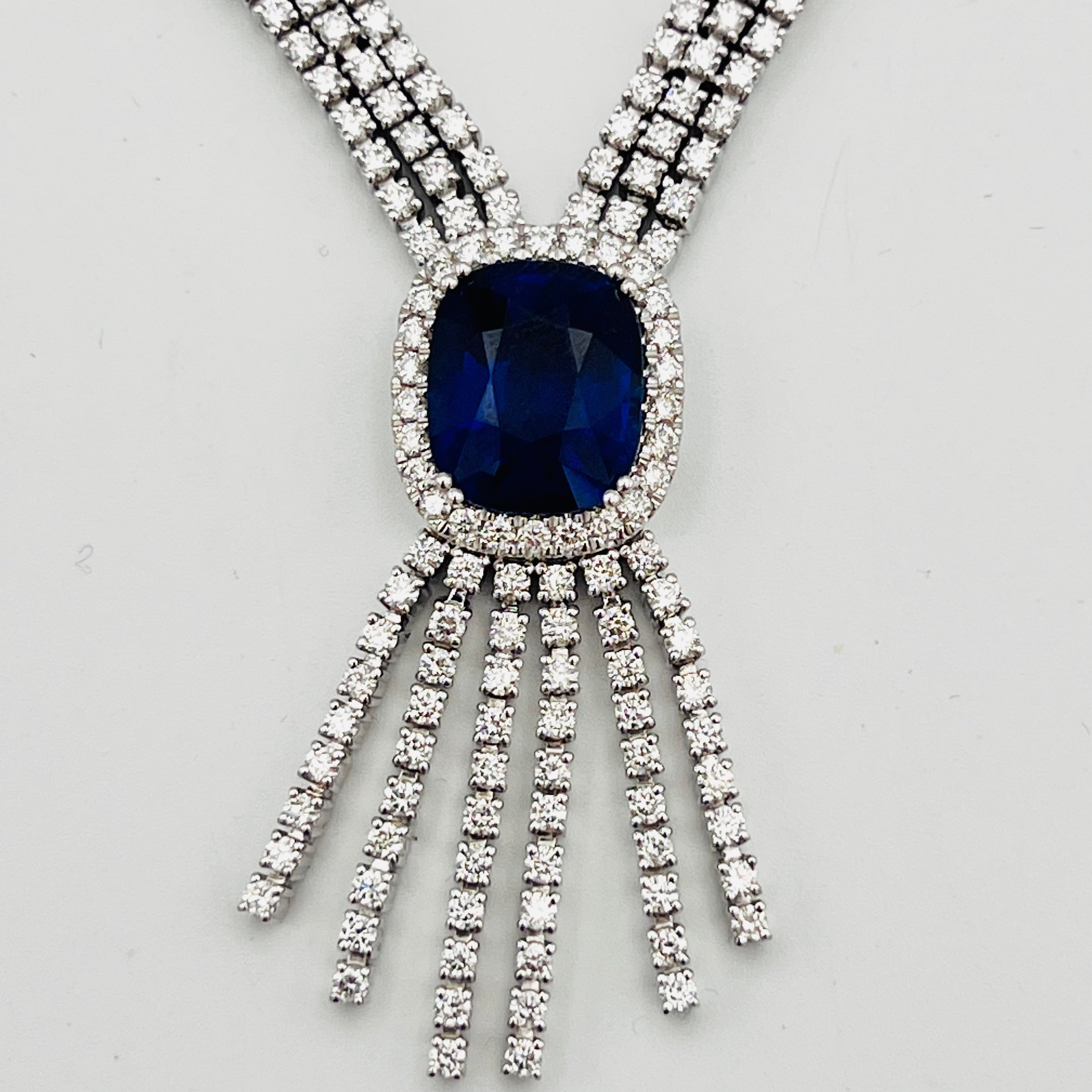 Necklace 18KW/81.9G 1SAPP-9.02CT 689RD-15.31CT