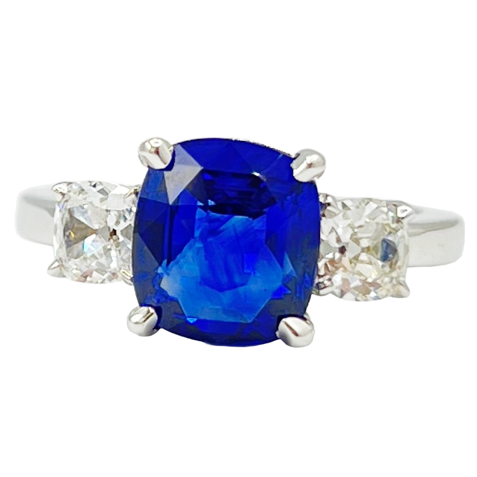 Ring 18KW/5.0G 1SAPP-3.00CT 2DIA-0.68CT